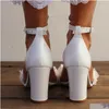 Trouwschoenen witte bloemen vrouwen pompen zomer elegante enkel buckle dames sandaal mode open teen chunky bruids feest hiel drop del dhyjk