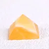 Decoratieve beeldjes 1 st Chakra Golden Aventurine Pyramid Natural Jade Crystal Handmake Polishing Point Healing Stones Minerals Quartz Tower