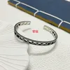 Collezione di moda 2023 Nuovi gioielli di moda di alta qualità di lusso per argento scavato modello scolpito Bracciale versione larga e stretta usata decorazione a mano coppia