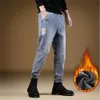 Jeans pour hommes Hiver Mode Streetwear Hommes Jeans Coupe ample Rétro Bleu Spliced Designer Harem Jeans Hommes Cargo Pantalon Hip Hop Velours Chaud Jeans 230308