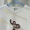 여자 티셔츠 토끼 디자이너 럭셔리 브랜드 여름 패션 통기성 짧은 슬래블 라벨 토끼 캐주얼 탑