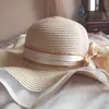 Szerokie brzęczenie kapeluszu słomki żeńskie letnie plaż