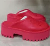 2023 Kadın platformu delikli terlik sandalet Yaz Ayakkabısı En tasarımcı kadın terlikleri Şeker renkleri Temizle Yüksek Topuk Yüksekliği 5.5CM plaj terlikleri Boyut EUR35-42