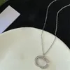 Duas estilos Colares de mulheres de duas letras duplas colares de pingentes de geometria de diamante completo de diamante