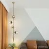 Lampadari Nordico Lungo Lampadario in vetro dorato Lampada a sospensione a strisce artistiche Sala da pranzo Modello Palla con asta in metallo Illuminazione a sospensione E27