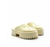 Damtofflor perforerade tofflor sandal Sommarsko Toppdesigner damtofflor Godisfärger Klar högklackad strandtofflor