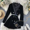 Abiti da donna primaverili di primavera donne britanniche eleganti abiti a maniche lunghe blazer medio retrò a doppio petrolio in velluto da lavoro cappotto nero