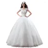 Abito da sposa cinese con scollo a V Bellissime applicazioni di pizzo Abito da ricamo Real Po Abiti da sposa Colore bianco 2023 Ball