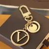 Fashion Brand Keychain Letter Designer Keychains Metal Womens Bag Charm Pendant Auto Parts22Y5