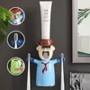 Portaspazzolino ECOCO Creativo Cartoon Montaggio a parete Dispenser automatico di dentifricio per ragazzo Porta bambini 2 Spazzolini da denti Accessori da bagno Set 230308