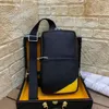 Roma męskie torby na nadwozie Pakiety na zewnątrz torba na przenośność klatki piersiowej klasyczny projektant ramię Mans Projektanci Projektanci krzyżowe torebka torebka TOTE żółte oczy 2336 2335