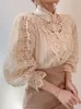 قمصان بلوزات النساء البتلة بأكمام من طوق جوفاء من زهرة الدانتيل المرقعة قميص Femme Blusas All-Match Women Lace Bluse Button White Top 12419 230308