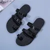 Sandalen 2023 Beach Slippers vrouwen zomer comfortabele clip teen dames casual 36-43 grote vrouwelijke glitter glijbanen