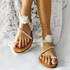 Sandalen 2023 Sommer Frauen Weiße Flache Luxus Perlen Braut Hochzeit Schuhe Spitze Blumen Knöchelriemen Strand Römische Hausschuhe