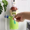 Portaspazzolino ECOCO Creativo Cartoon Montaggio a parete Dispenser automatico di dentifricio per ragazzo Porta bambini 2 Spazzolini da denti Accessori da bagno Set 230308