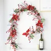 Flores decorativas de 6 pés de 6 pés de água vermelha corta de natal Garland Diy decoração com pinheiro e folhas verdes para decoração de mesa de férias