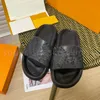 Män kvinnor tofflor designer sandaler vid vattnet präglade mule gummi glid strand sandaler vit orange svart gröna oliv sommarskor glider sneakers 35-45