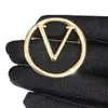 2023 Vente en gros Hommes Femmes Designer Broche Costumes De Mode Broches Femme Robe Accessoire Or Diamant Perle Broche Lettre De Luxe Bijoux Broches Breastpin