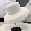 2023 Audrey Hepburn Straw Hat Sunken Modeling Tool Bell-Shaped Big Brim Hat Vintage High Pretend Bility Tourist Beach Atmosphere CX200714
