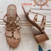 Pantoufles d'été pour femmes chaussures de lettre en métal sandales de créateurs d'ongles en cuir mode cuir plage hôtel chaussures plates extérieures confortables 35-42 avec boîte