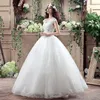 Abito da sposa cinese con scollo a V Bellissime applicazioni di pizzo Abito da ricamo Real Po Abiti da sposa Colore bianco 2023 Ball