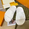 Män kvinnor tofflor designer sandaler vid vattnet präglade mule gummi glid strand sandaler vit orange svart gröna oliv sommarskor glider sneakers 35-45