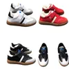 Nouvelles chaussures de skate pour enfants chaussures de créateur pour garçons baskets confortables pour filles chaussures de course respirantes en plein air chaussures de tennis de mode chaussures plates basses d'intérieur classiques 26-35