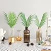 Flores decorativas Palm Tree Tree Artificial Folhas galhos selvagens Folhagem falsa planta falsa para a sala de estar de casamento em casa Jungle Diy Decoration