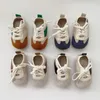 First Walkers Småbarn Pojkar Flickor Modedesigner Skor Steg Koreansk stil Baby Casual Sneakers Canva med sula Född 0 till 18 månader