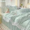 Sängkläder set koreanska prinsessan seersucker sängkläder kawaii ruffle spets säng kjol täcke täcke fast färg queen size double ark uppsättningar för flickor 230308