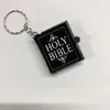 Keychains Four Color Mini English Book Keychain Women Real Paper kan lees hangende sleutelhanger mode creatieve geschenken sieraden b309