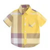 キッズシャツ素敵な男の子の男の子黄色の格子縞の夏の半袖シャツ綿綿子ターンダウンカラーチャイルドトップ3〜8年