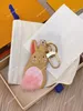 Tz Luxury Designer Keychain Little Rabbit Key Buckle Söt rosa svans unisex Fashion Classic varumärke Brevblomma Design Gold Keychai245e