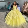 Quinceanera sukienki Eleganckie aplikacje 3D Kwiaty żółtą suknię balową z Słodką 16 debiutancką w rozmiarze Plus w rozmiarze