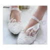 Buty ślubne białe koronkowe perły dla narzeczonych z wstążką ramiączką nisko obcasową ręcznie robioną elegancką elegancką spektakl Flats upuść dhlmi