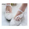 Scarpe da sposa Pizzo bianco Perle per spose con nastro Strappy Bridal Tacco basso Fatto a mano Appliqued Chic Ladies Performance Flats Drop Dhlmi