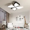 Taklampor nordiskt sovrum vardagsrum ljuskrona lyster de plafond moderne armatur plafonnier vit svart ledlampa