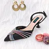 Сандалии QSGFC Нигерия красочное украшение бриллиантовых ремней удобно носить модные банкетные женские туфли и сумка 230309