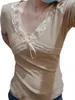 Женские трикотажные футболки женский трикотаж y2k с твердым цветом кружевной отделкой v-образные топы с коротким рукавом с коротким рукавом. Пуловой пуловер летний наряд