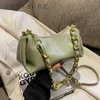 Lady Moda Zinciri Crossbody Bag Düz Renkli Deri Çantalar ve Cüzdanlar 2024 Bahar Trendi Tasarımcı Hobo Omuz Çantaları