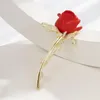 Brosches Yysunny Luxury Valentine's Day Red Rose For Women Fashion Flower Corsage Pin Suit Klädtillbehör smycken gåva