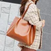Fashion Women's Bag Oil Wax Leather Handbag Solid Design Shoulder Bag