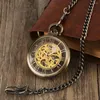 Pocket Watches Ankomst mode unikt glas fall ihåligt romerskt nummer skelett urtvinn mekanisk klocka med kedja