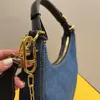 Ny lyxig designer underarmsväska Vintage axelväska Crossbody Chain Messenger-väskor Högkvalitativa damer månen Handväskor Plånböcker Plånböcker