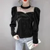 女性のTシャツ女性の甘い弓ベルベットガーゼスプライシング中空のソリッドパフスリーブトップ卸売2023エレガントな女性服