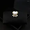 Brooches Love magnétique Broche Couture accessoires gratuits Encolure anti-exposition Artefact Artefact Decoration des vêtements fixes Corsage All-Match