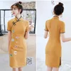 Etnische kleding Vrouwen Simple Cheongsam Mini Chinees Qipao Geel Oosterse elegante stijl Jurken Universe Planet geborduurde katoen kort