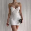 Vestidos casuales Summer Club Style Sexy Chain Mini Dress Mujeres con cuello en V sin mangas plisado apretado corto