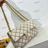 Bolso acolchado cuadrado de cuero de caviar para mujer Bolsos de hombro clásicos con forma de concha Hardware de metal dorado Hebilla de giro Cadena delgada Diseñador de marca 2460