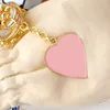 Fashion Key Chain Designer Keychain Luxury Designers LETTER PENDANT CLÉCHAIRES PINK COEUR KEYS BOUCLE BOURNE FEMANS